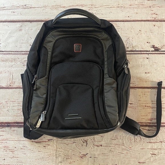 osprey daylite 20l plus day pack in Cascade Blue / Latte Brown leather-bags approved recycled fabrics Backpack Explorer: Night Walk Color:Trifecta